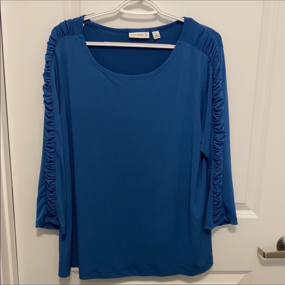 🎉$13 Tops 3/$20🎉Susan Graver Ruched Sleeve Top